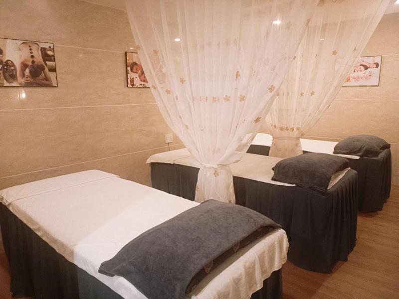 Bizu Royal Hotel image