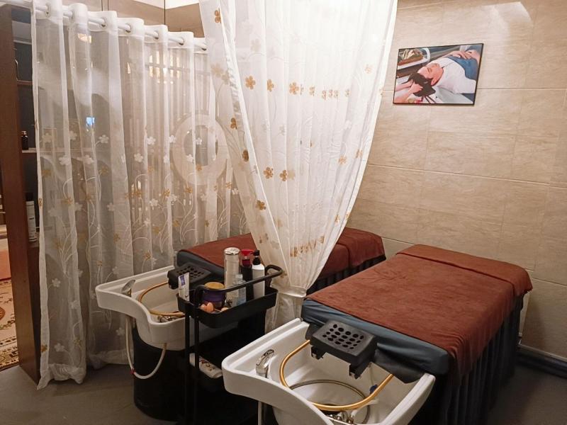 Bizu Royal Hotel image