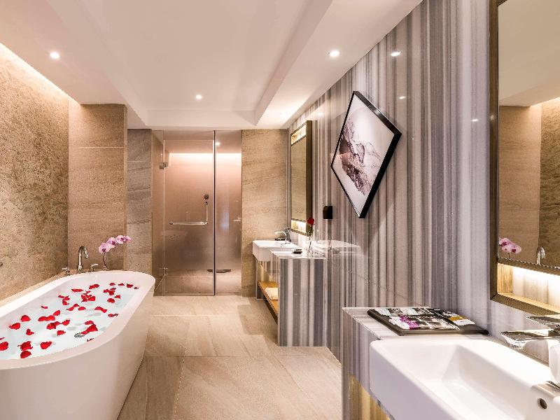 Mercure Chengdu Huapaifang image