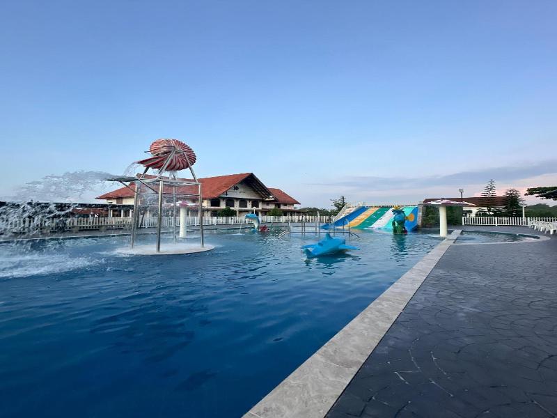 Savanna Hill Resort image
