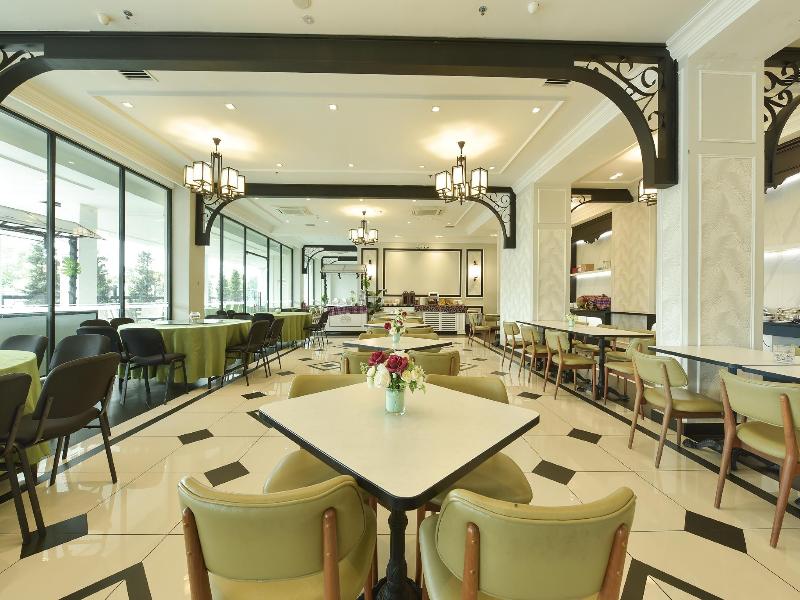 Savanna Hill Resort image