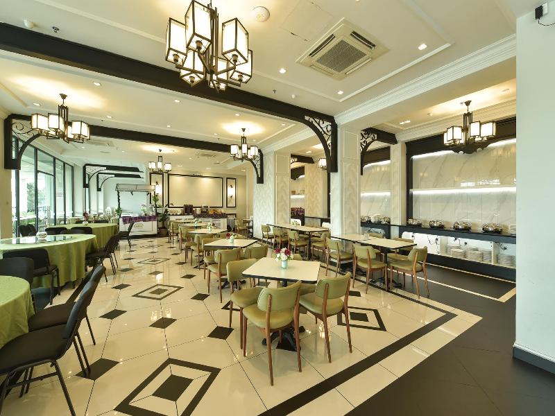 Savanna Hill Resort image