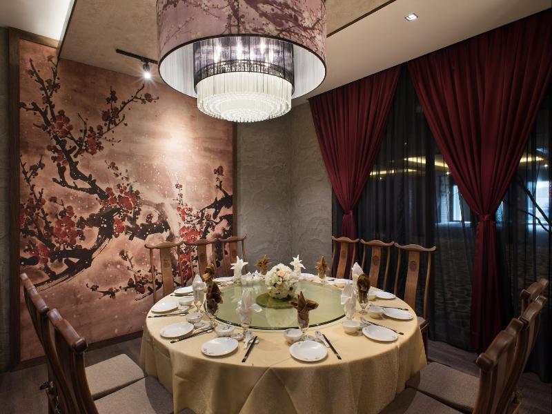 Vangohh Eminent Hotel & Spa image