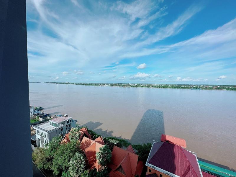 Infinity 28 Condominium image