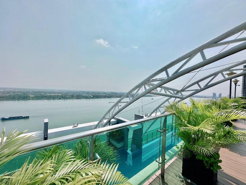 Infinity 28 Condominium image