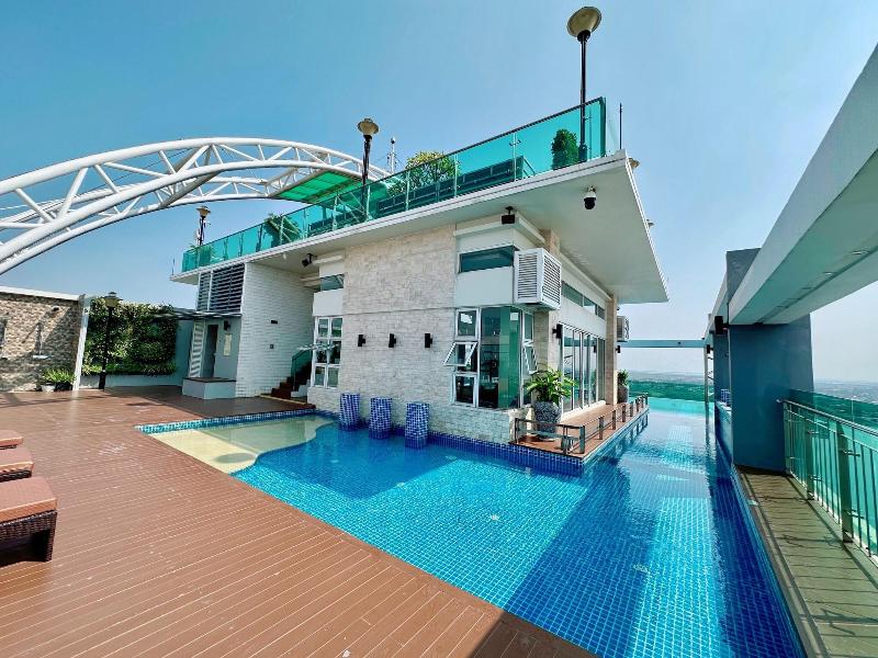 Infinity 28 Condominium image