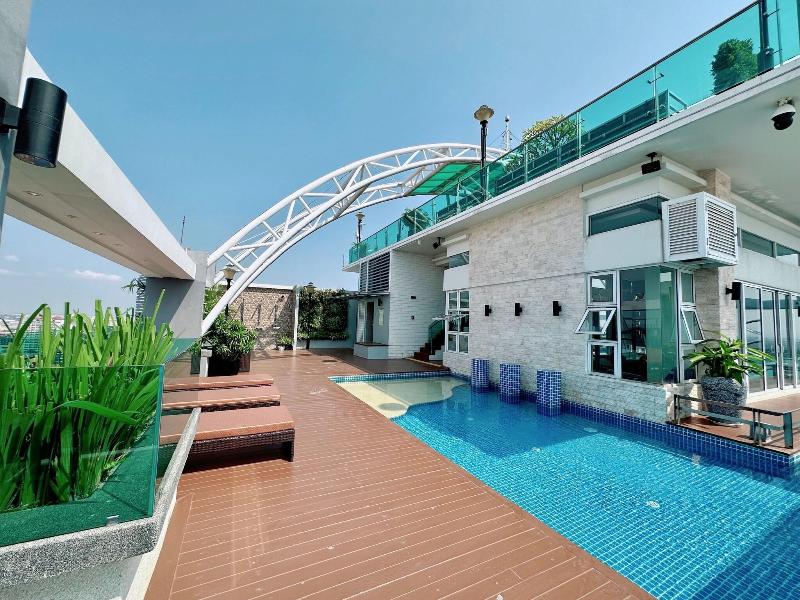 Infinity 28 Condominium image