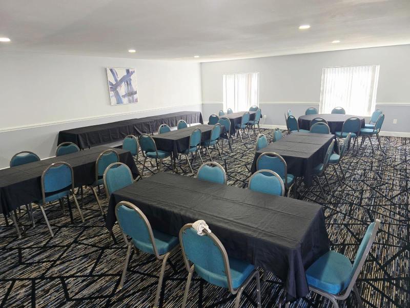Americas Best Value Inn Suites Foley Gulf Shores image