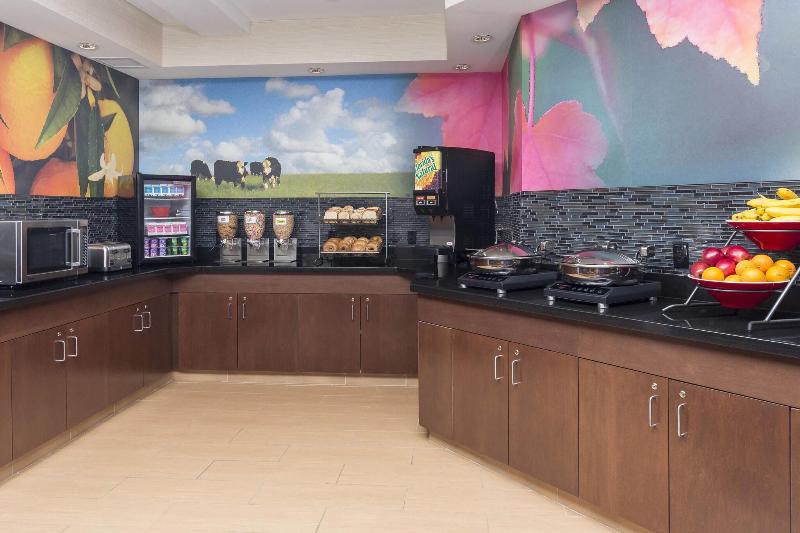 Fairfield Inn Suites Galesbourg image 2