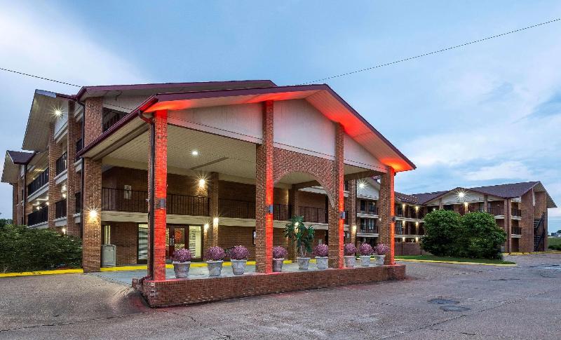 Red Roof Inn and Suites Bossier City