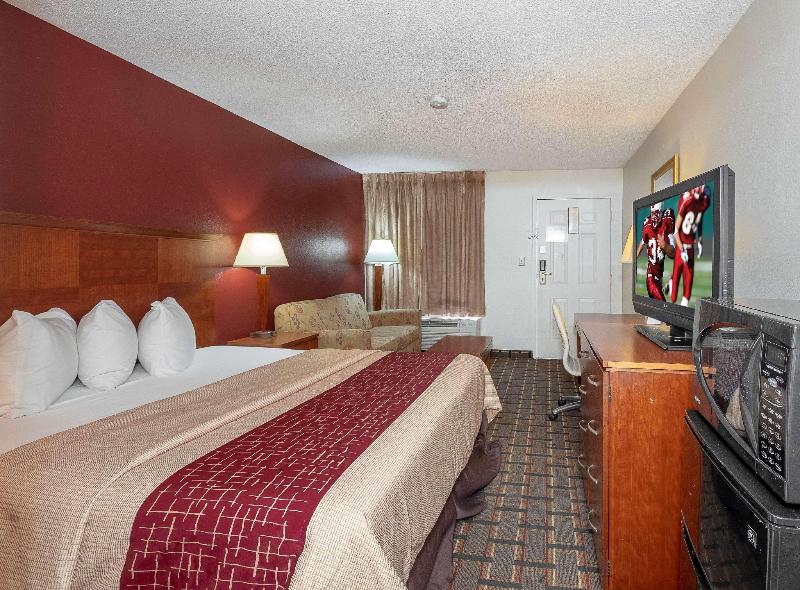 Red Roof Inn and Suites Bossier City