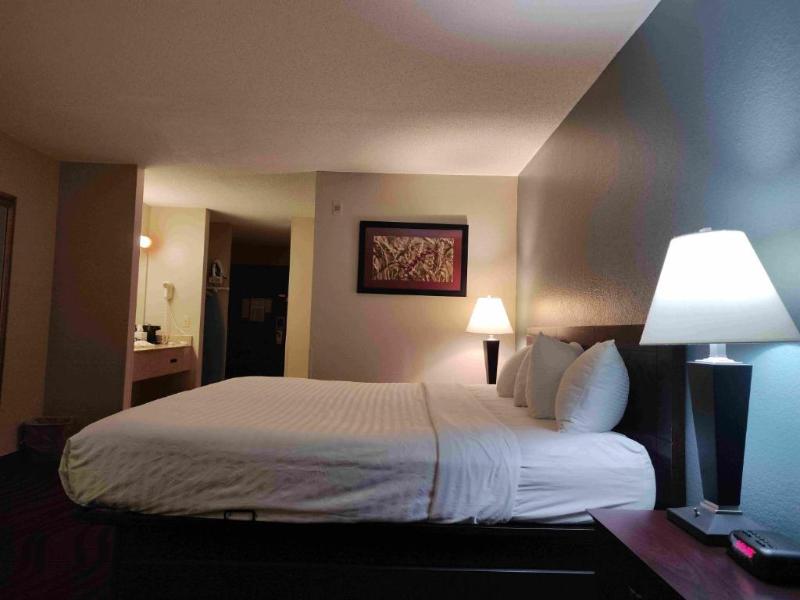 Hotel Baymont Inn & Suites by Wyndham Lincoln NE