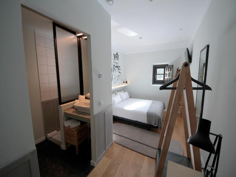 Complutum Hostel image
