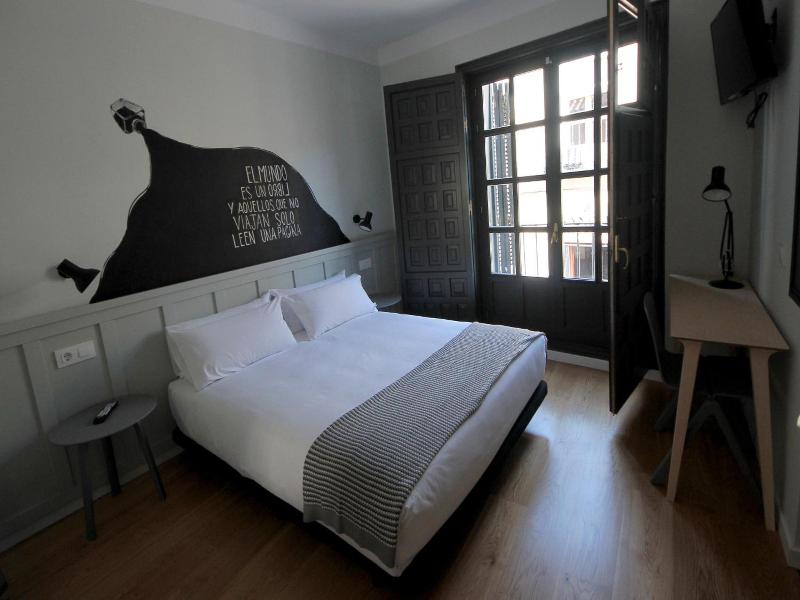Complutum Hostel image