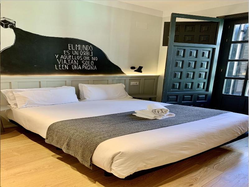 Complutum Hostel image