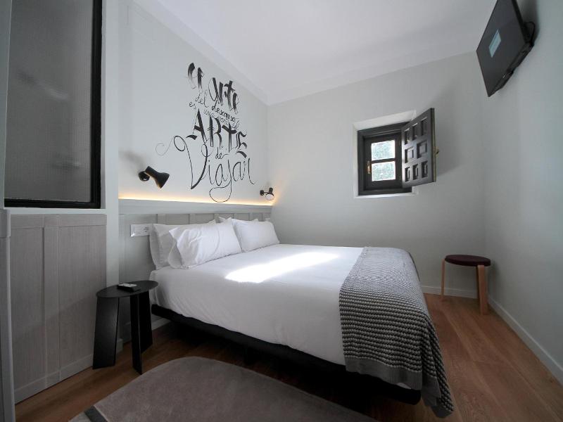 Complutum Hostel image