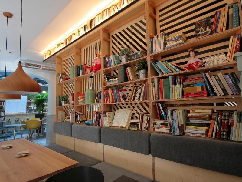 Complutum Hostel image