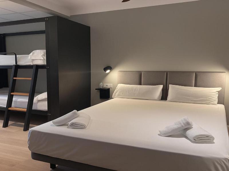 Complutum Hostel image