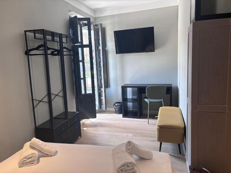 Complutum Hostel image
