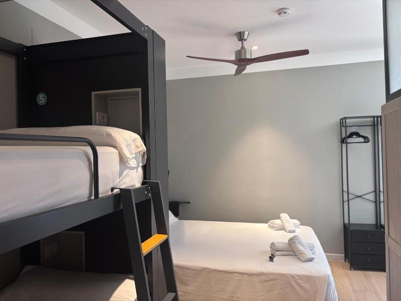 Complutum Hostel image