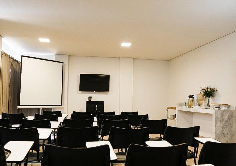 Avenida Park Hotel image