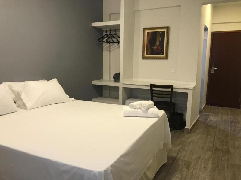 Avenida Park Hotel image