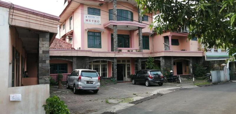 2452 Hotel Metro image
