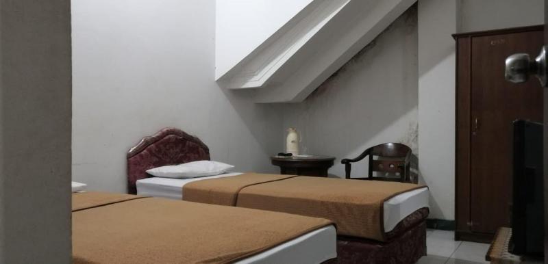 2452 Hotel Metro image