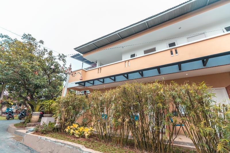 Dolfie Residence