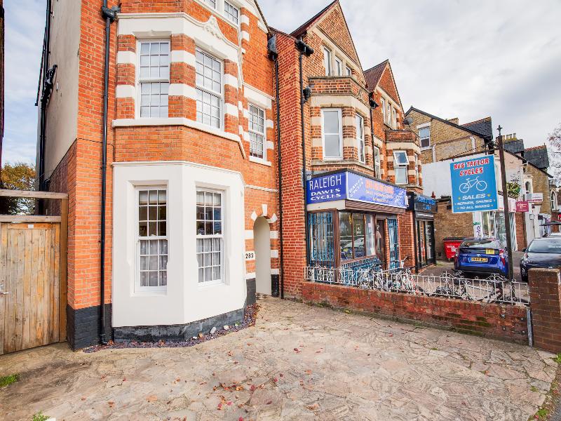 OYO Iffley Townhouse image