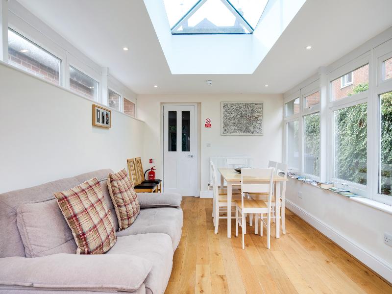 OYO Iffley Townhouse image