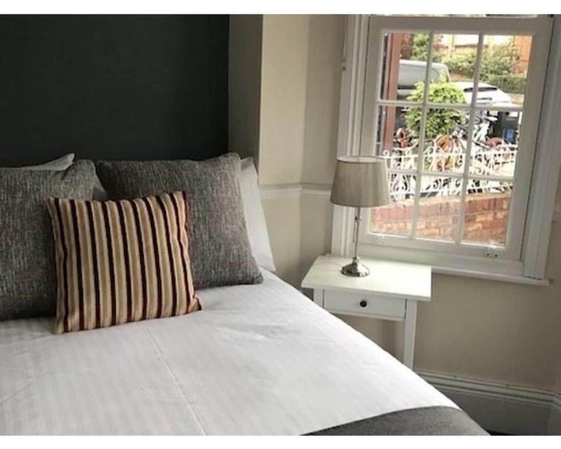 OYO Iffley Townhouse image