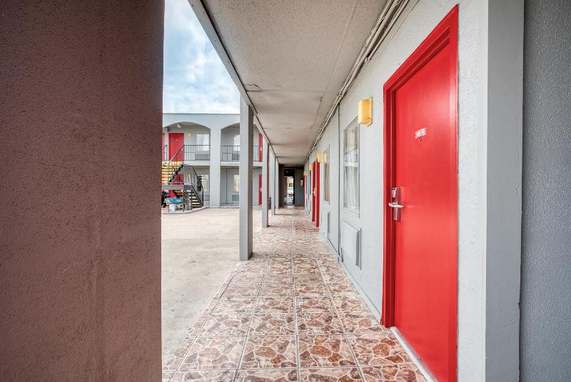 OYO Hotel San Antonio Lackland Air Force Base West image