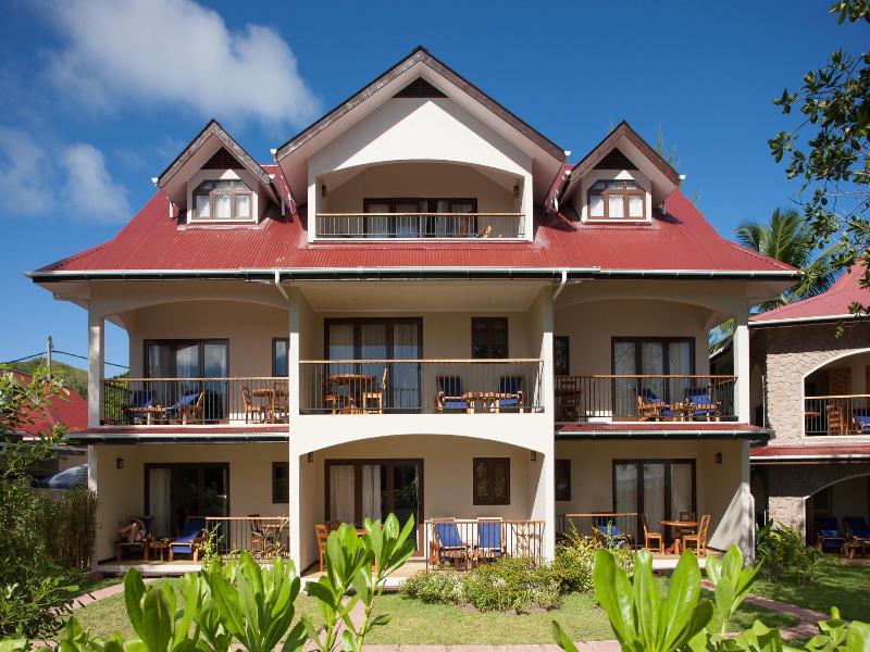 L Hirondelle Guest House