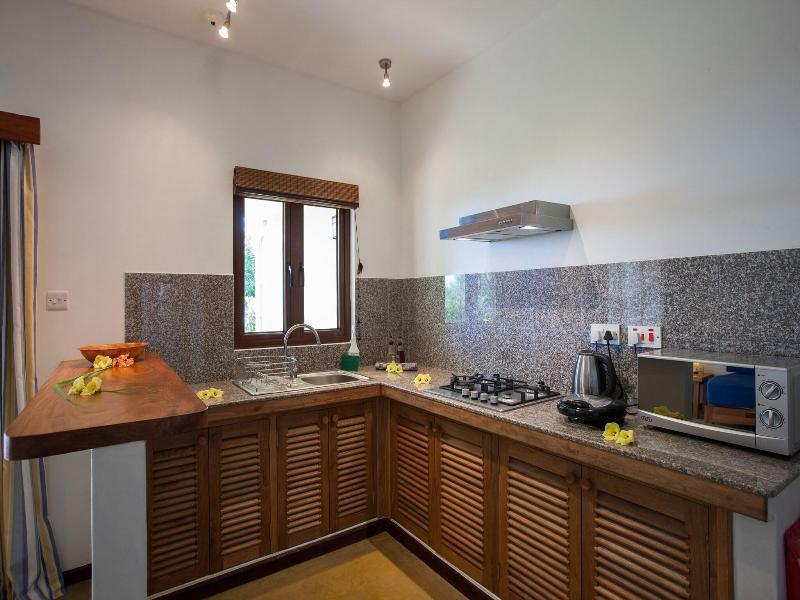 L Hirondelle Guest House