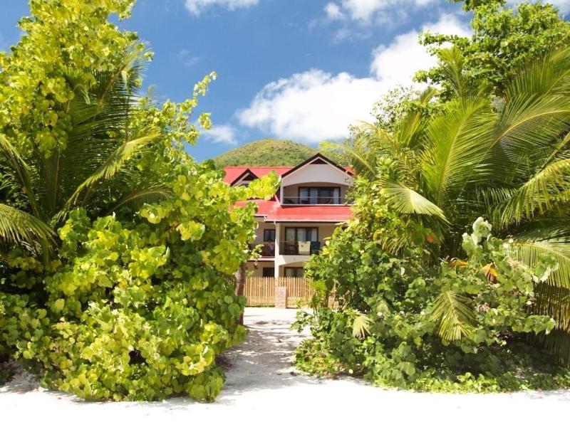 L Hirondelle Guest House