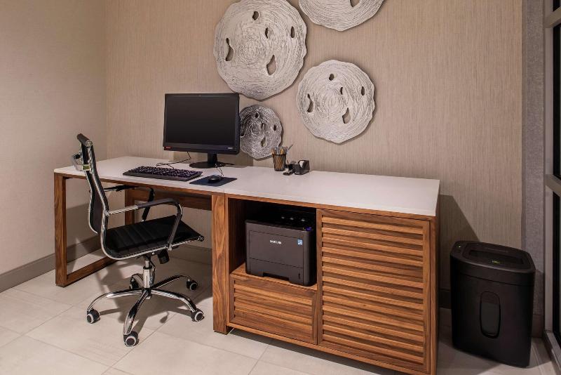 Hilton Garden Inn Kansas City Airport image