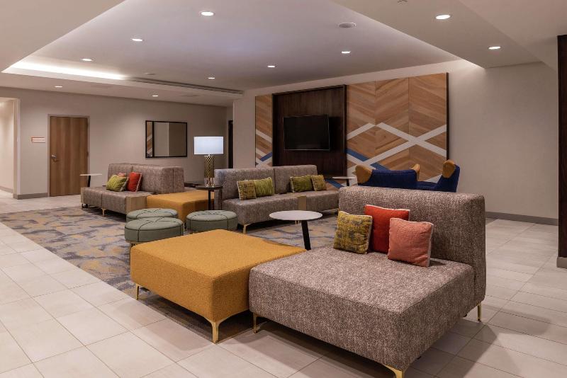 Hilton Garden Inn Kansas City Airport image
