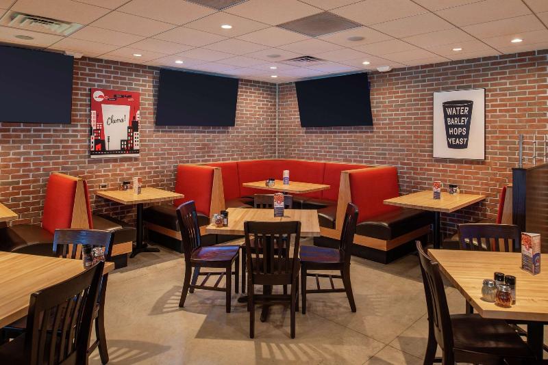 Hilton Garden Inn Kansas City Airport image