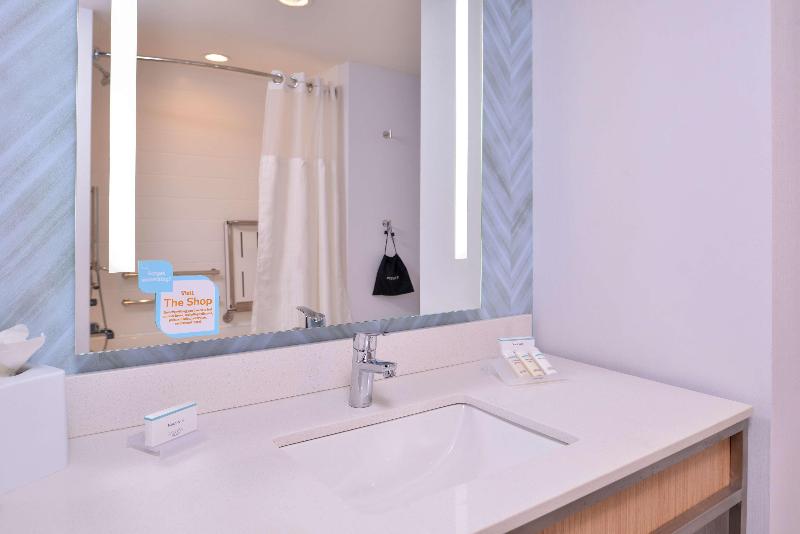Hilton Garden Inn Kansas City Airport image