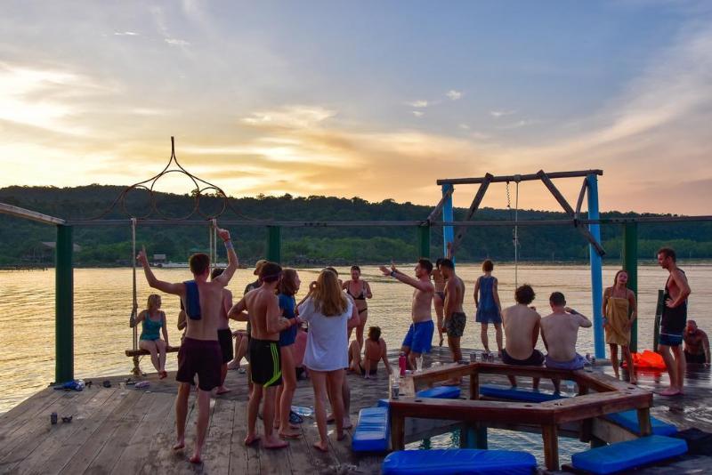Mad Monkey Backpackers Resort Koh Rong Samloem — photo 2