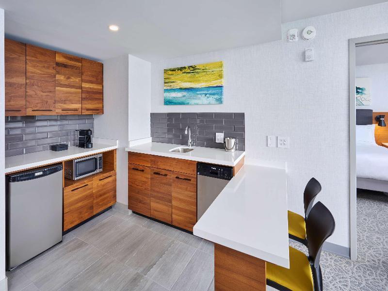 DoubleTree by Hilton Windsor Hotel & Suites image