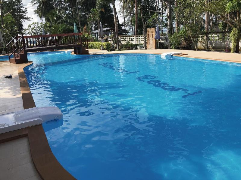 Bankrut Resort image