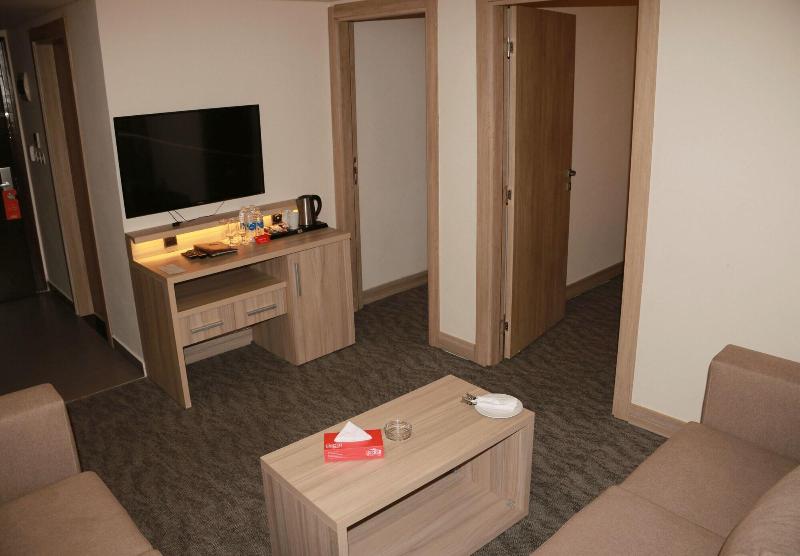 La Casa Hotel Amman image
