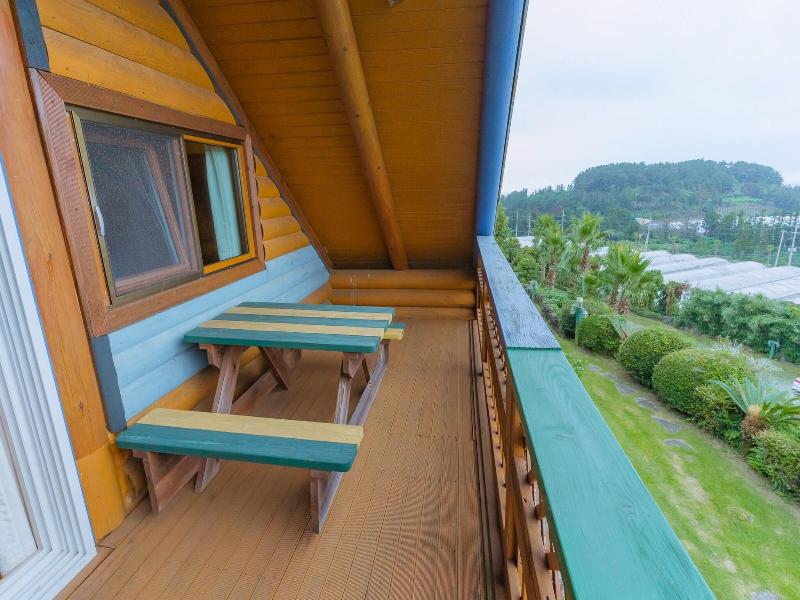Jungmun Log Pension And Resort — photo 17