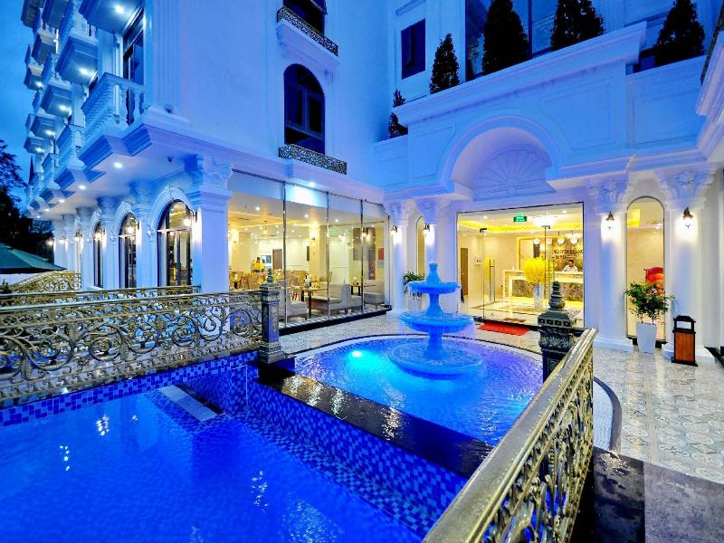 Crown Nguyen Hoang Hotel image