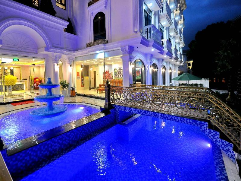 Crown Nguyen Hoang Hotel image