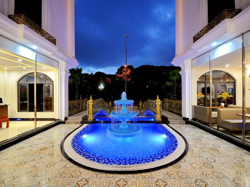 Crown Nguyen Hoang Hotel image