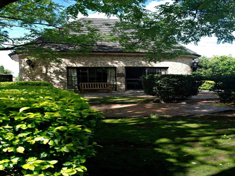 Airport Motel Sir Francis Drake image