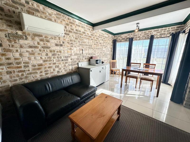 Airport Motel Sir Francis Drake image